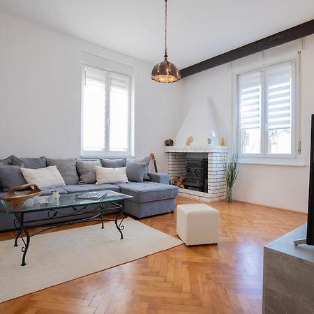 Amphitheater Apartment Pula Extérieur photo