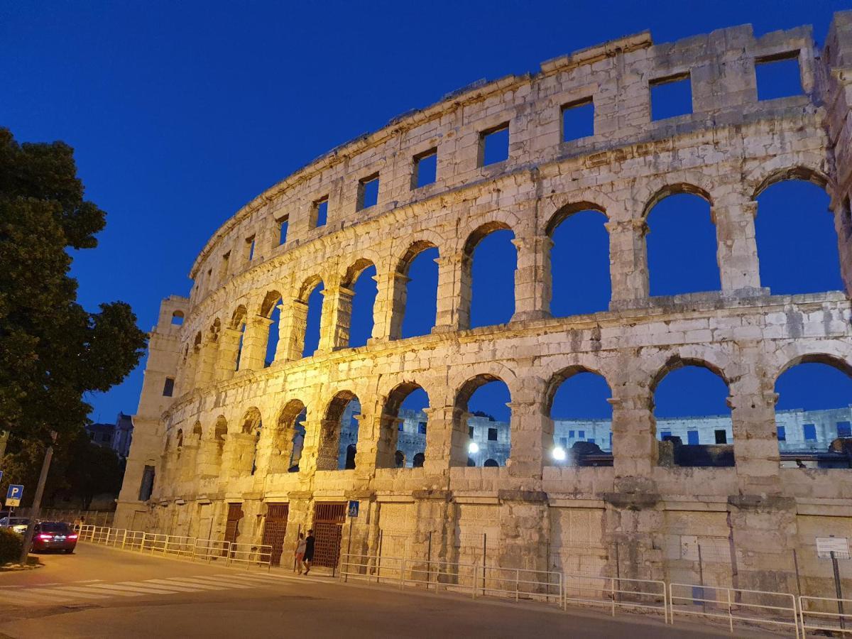 Amphitheater Apartment Pula Extérieur photo