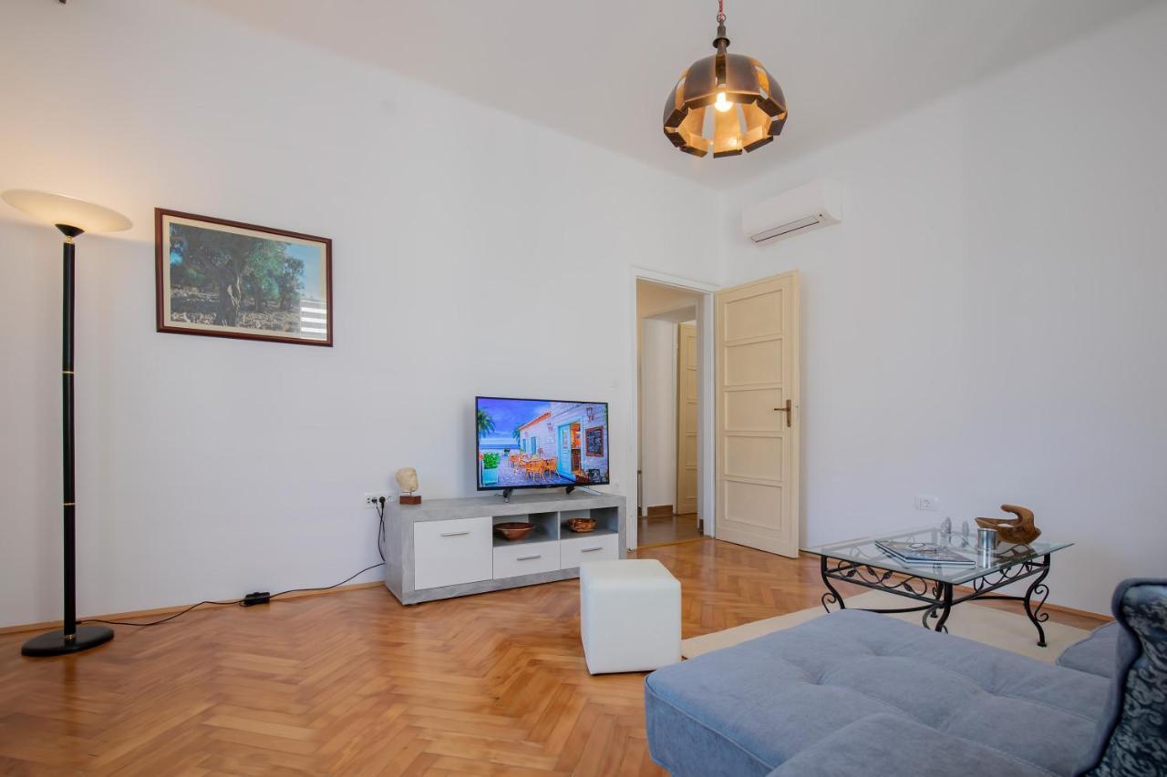 Amphitheater Apartment Pula Extérieur photo