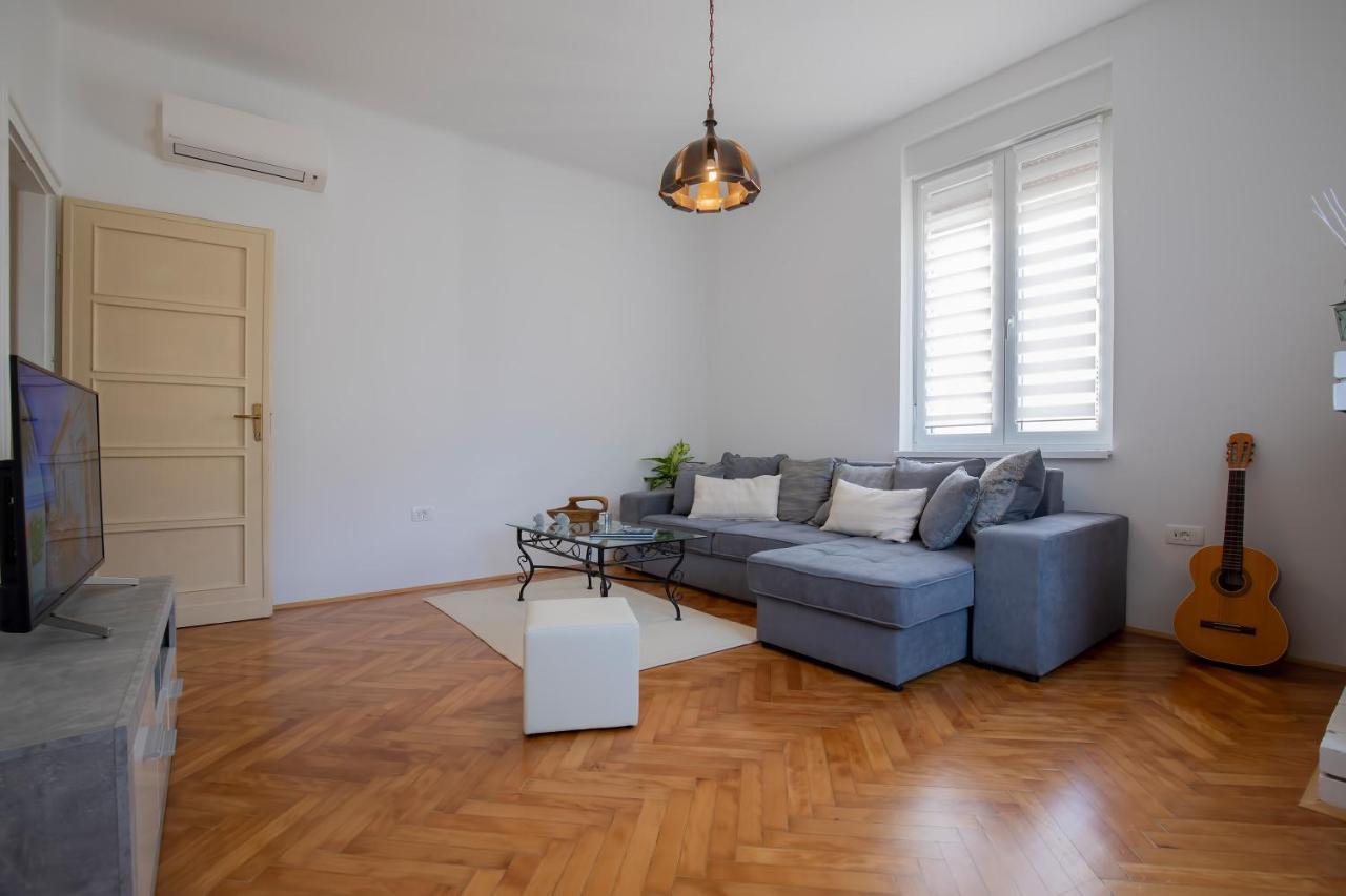 Amphitheater Apartment Pula Extérieur photo