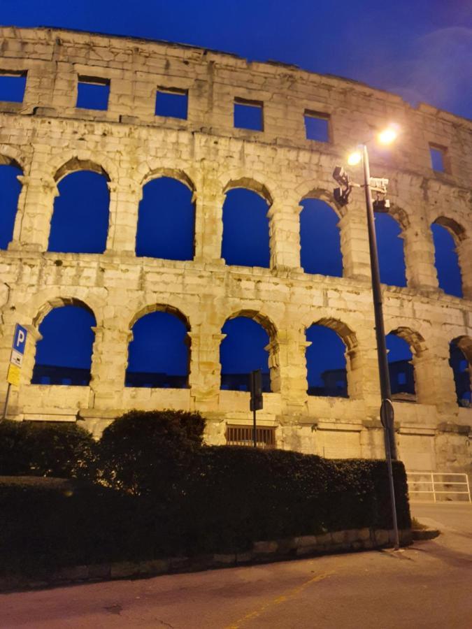 Amphitheater Apartment Pula Extérieur photo