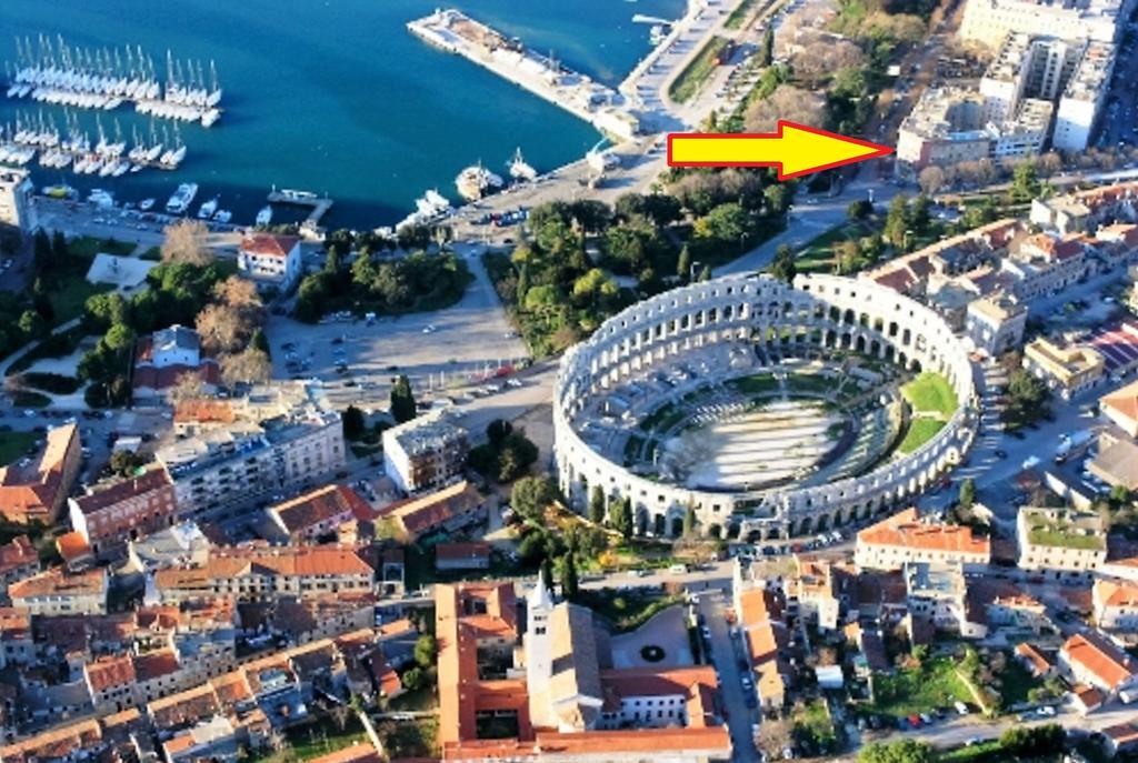 Amphitheater Apartment Pula Extérieur photo